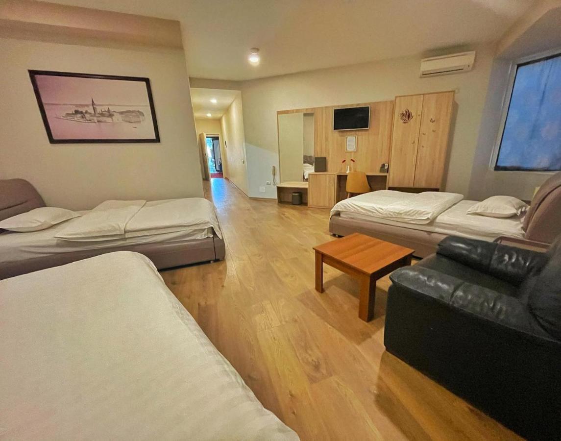 Park Hotel Tirana Yzberishti エクステリア 写真