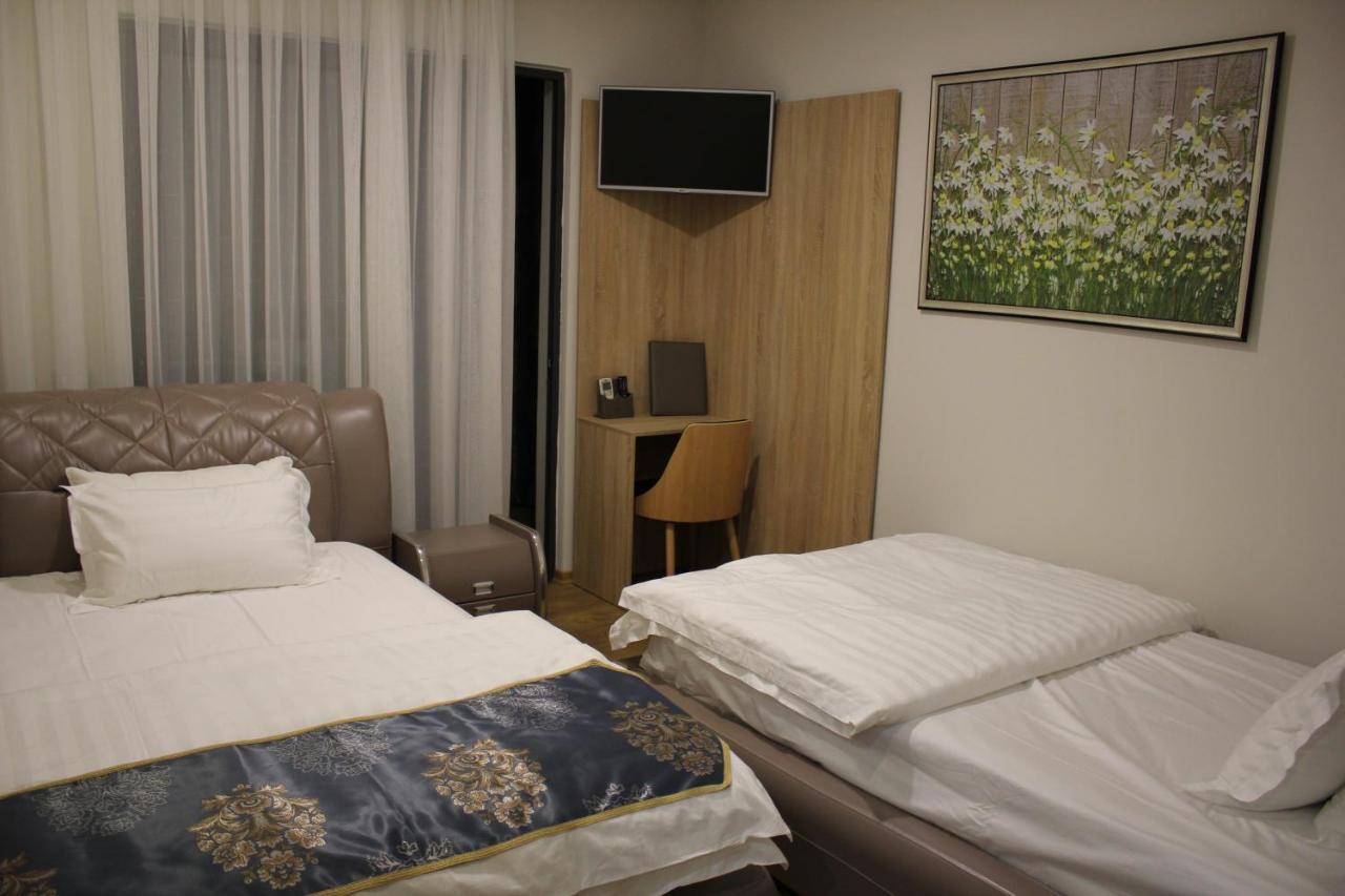 Park Hotel Tirana Yzberishti エクステリア 写真