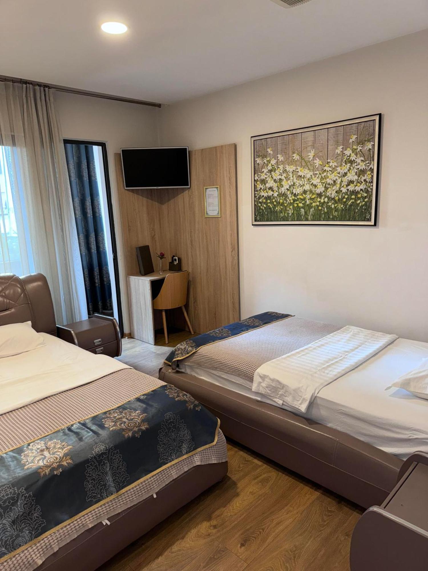 Park Hotel Tirana Yzberishti エクステリア 写真