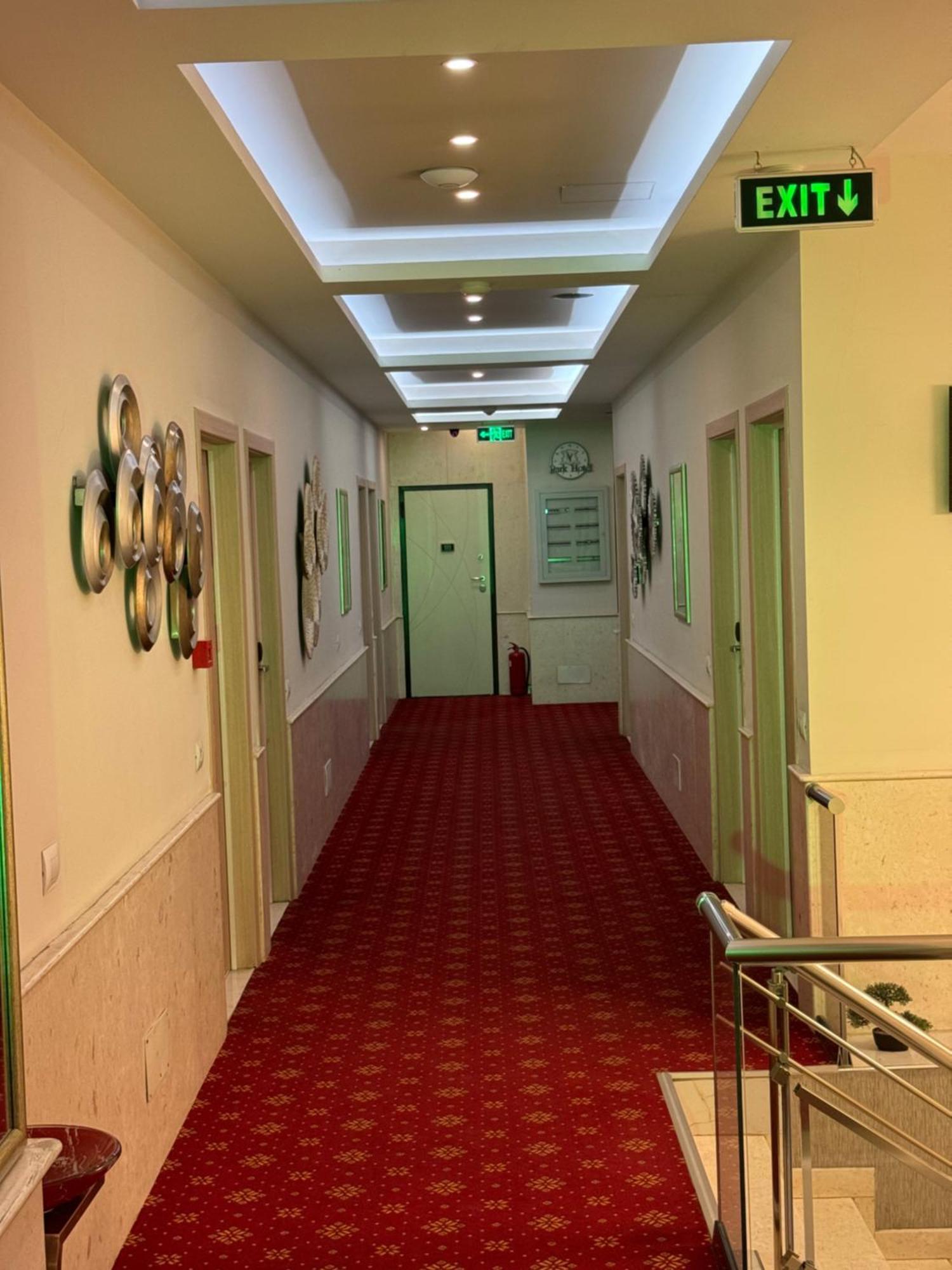 Park Hotel Tirana Yzberishti エクステリア 写真