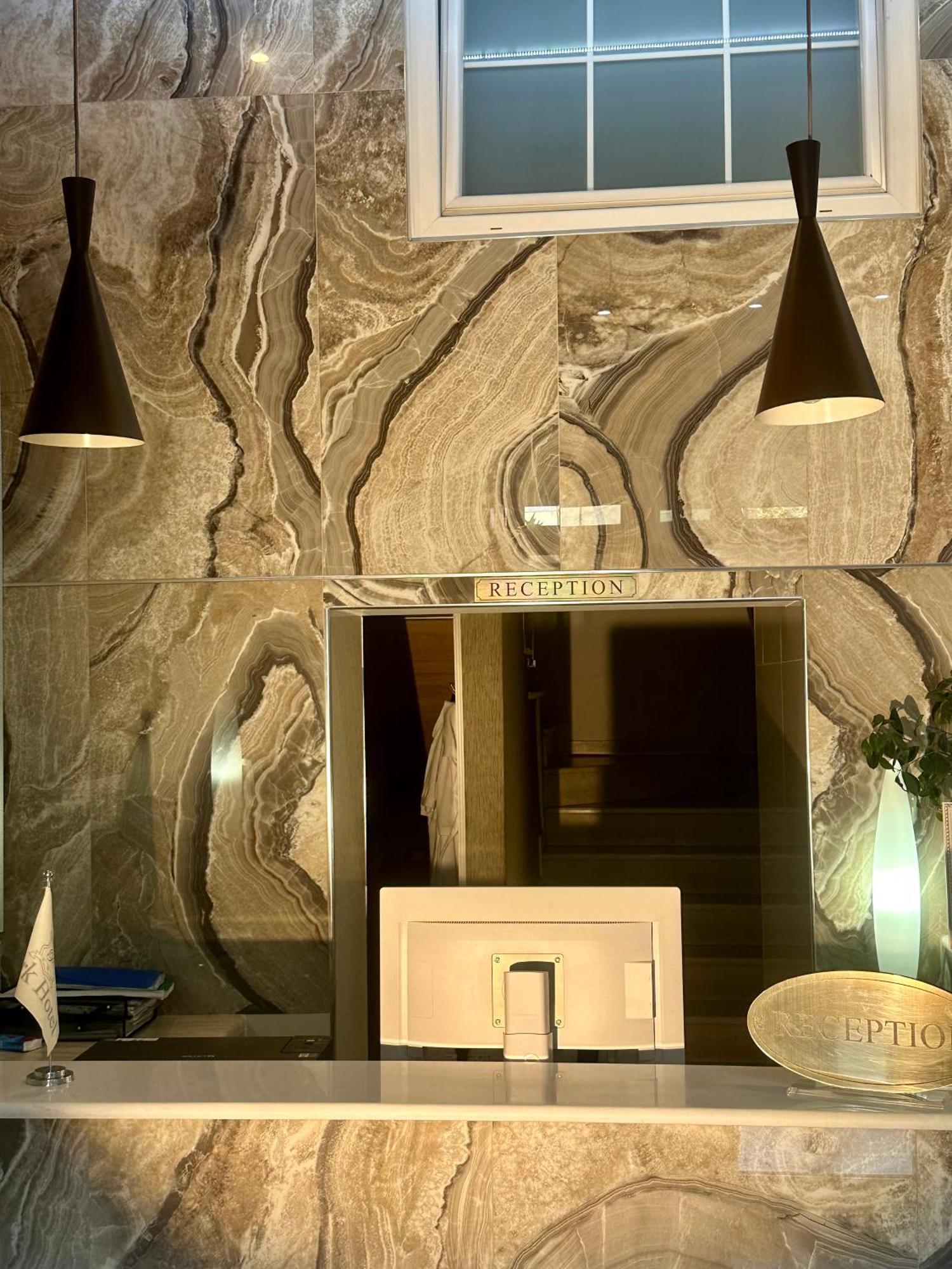Park Hotel Tirana Yzberishti エクステリア 写真